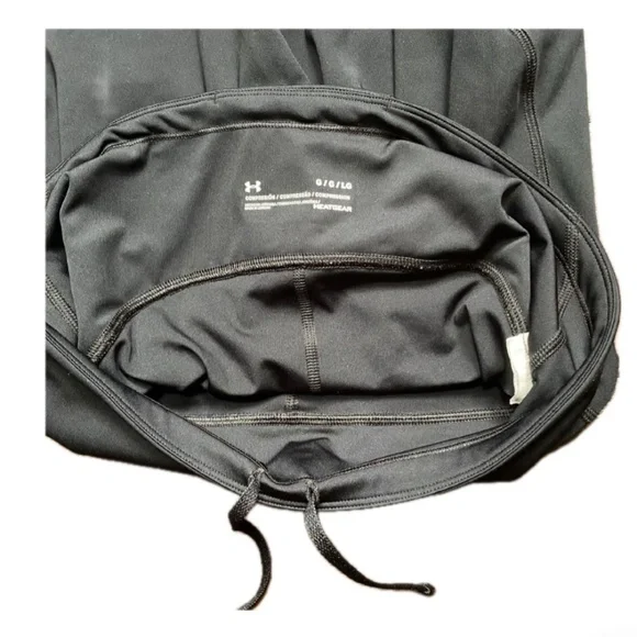 🎉Under Armour Black Cropped Length Women’’s Workout Leggings Size Large - Picture 3 of 4